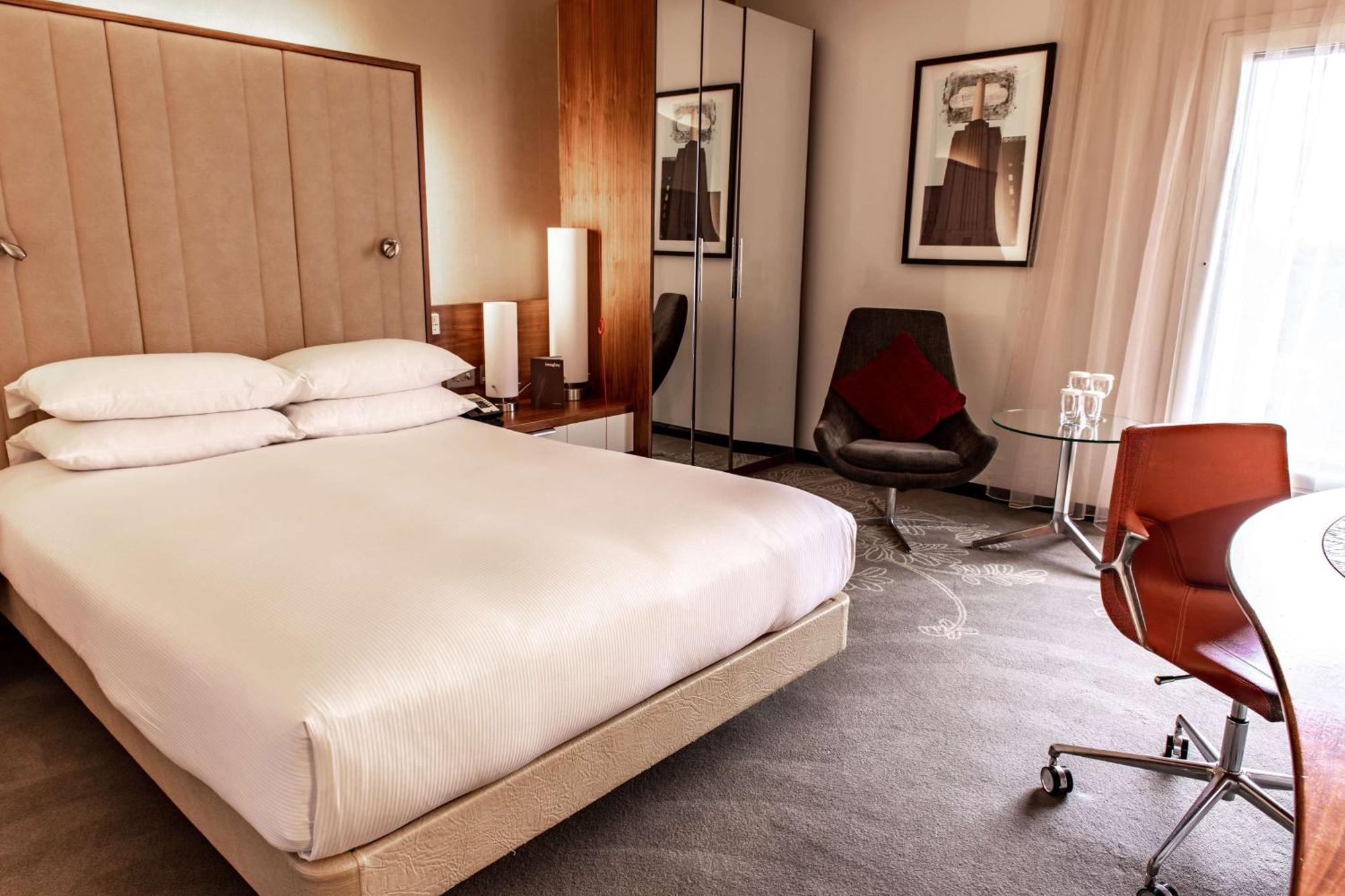 Hilton London Heathrow Airport Terminal 5 4* Hillingdon