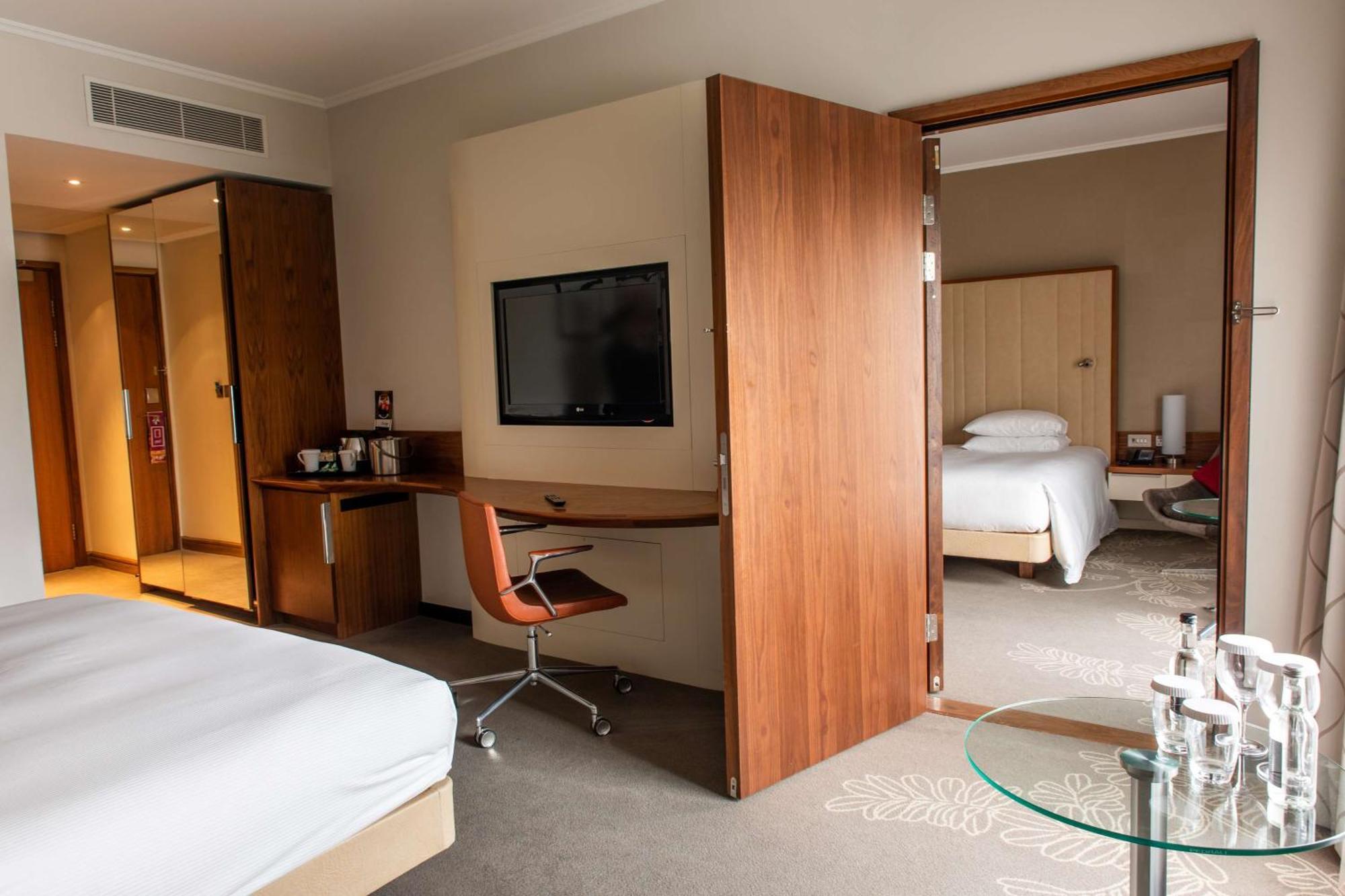 Hilton London Heathrow Airport Terminal 5 Hotel 4*