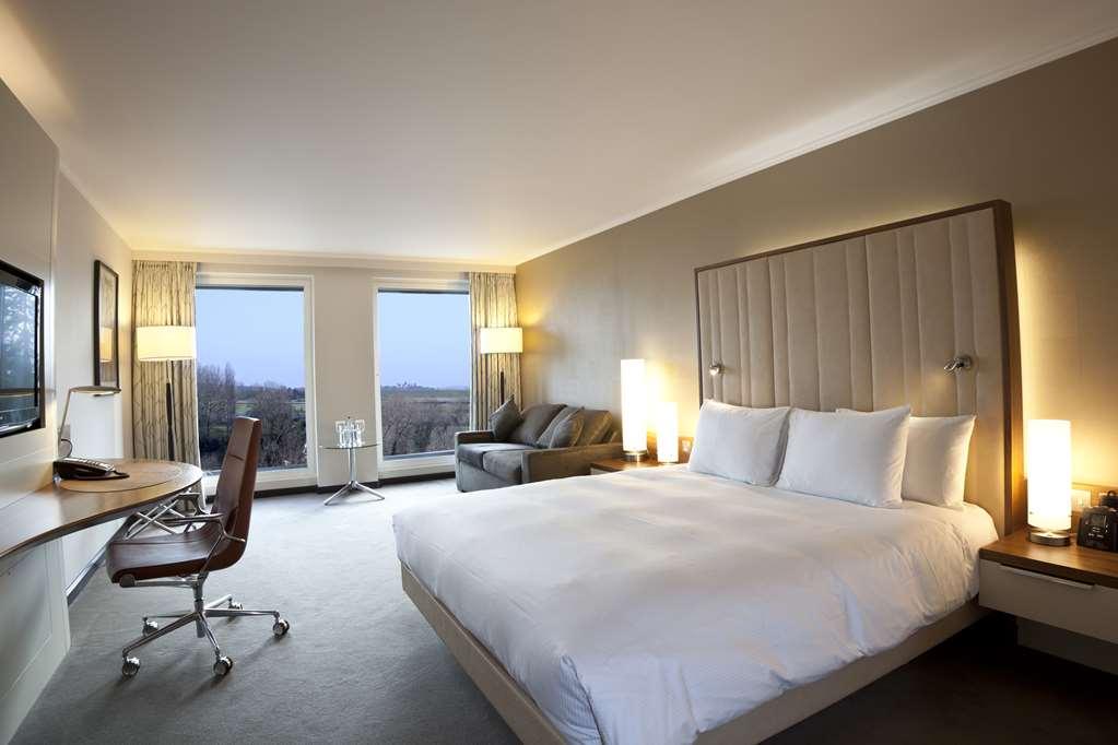 Hotel Hilton London Heathrow Airport Terminal 5 4*