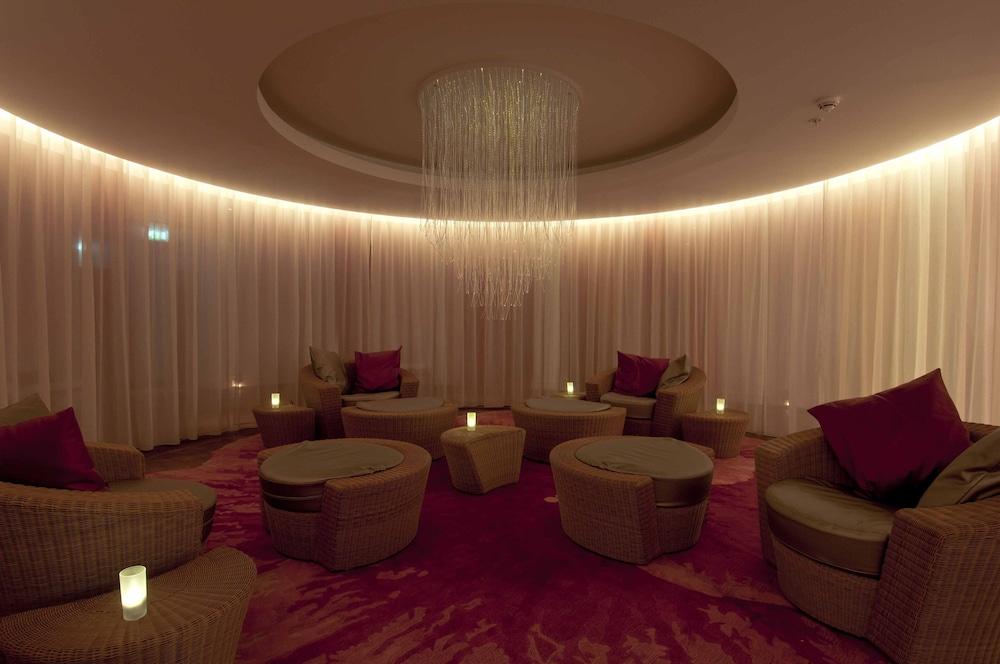 Hilton London Heathrow Airport Terminal 5 Отель Хитроу