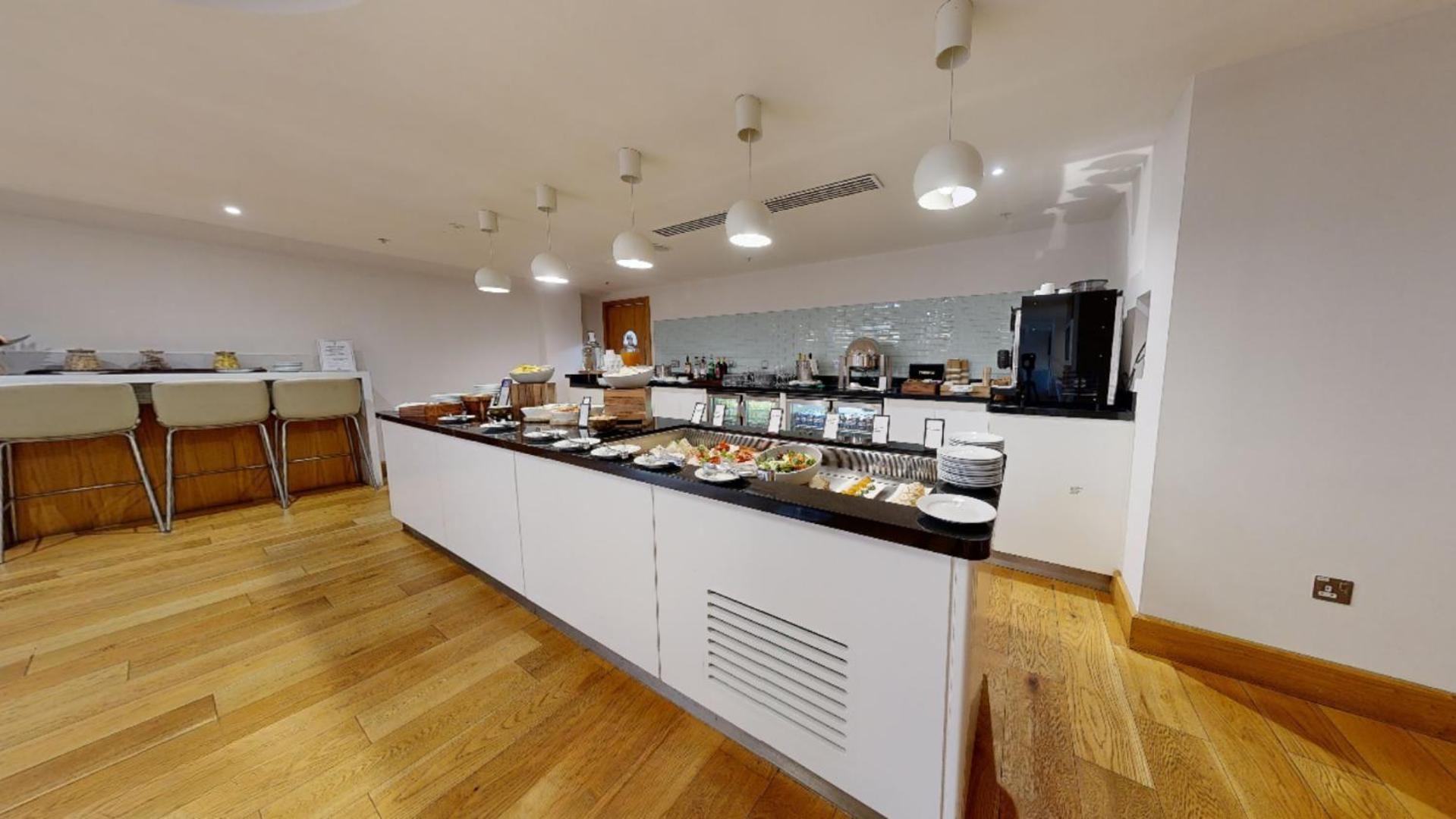 Hilton London Heathrow Airport Terminal 5 Hotel 4*