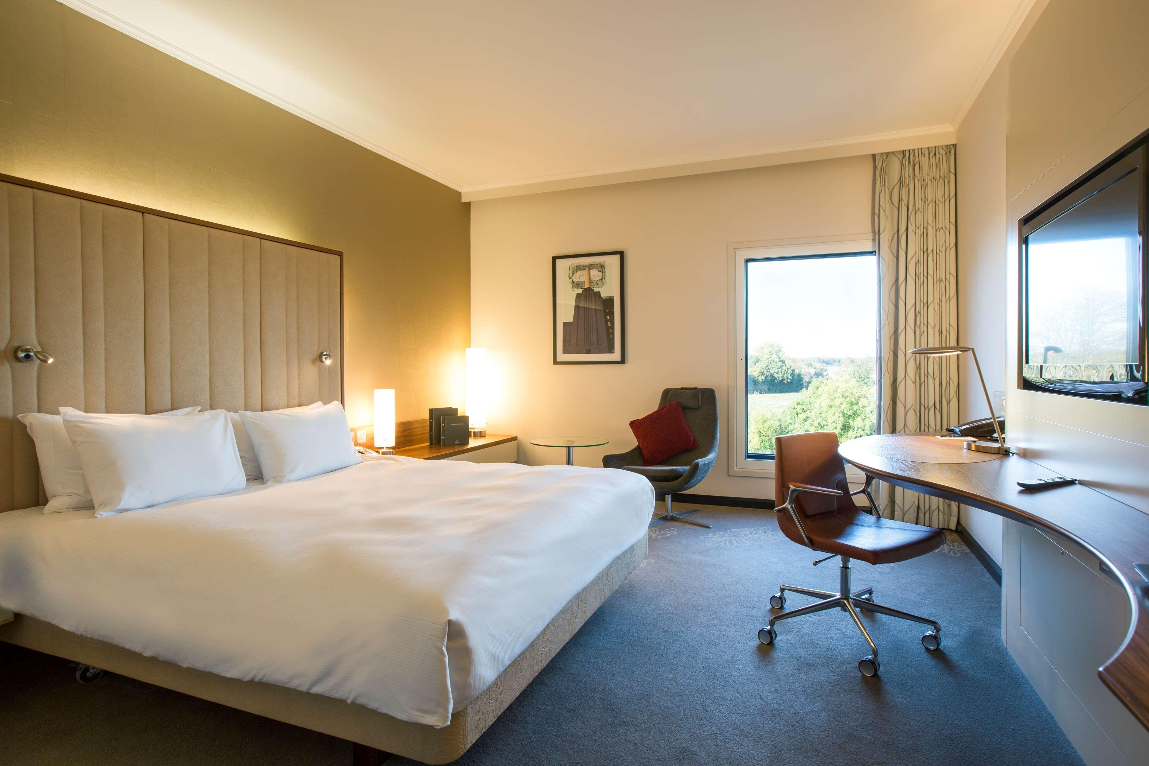 Hilton London Heathrow Airport Terminal 5 Hotel 4*
